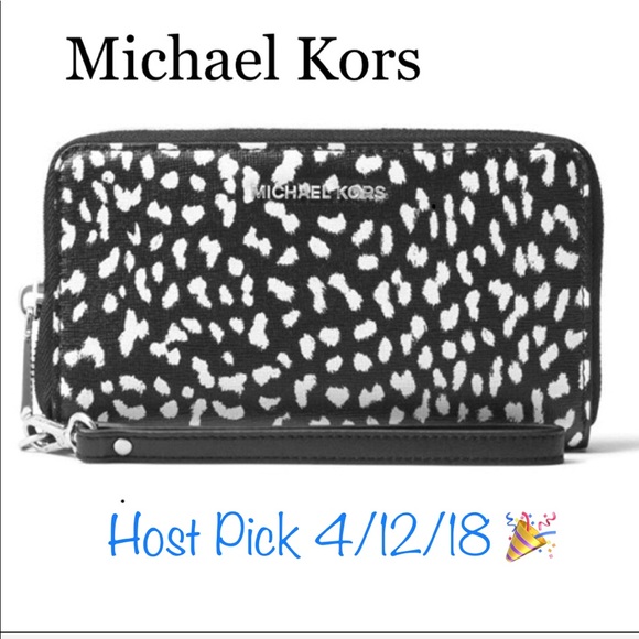 Michael Kors Handbags - Michael Kors Leather smartphone wristlet - NWT